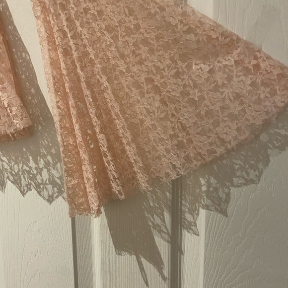 Thick lace Pink Blouse - Picture 3 of 3